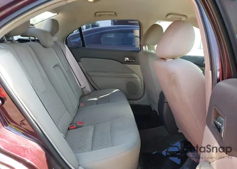 2011 Ford Fusion S z USA, uszkodzony, nr VIN 3FAHP0GA3BR242352